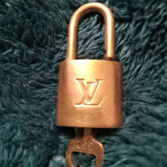 LV Lock & Key #332 - Picture 1 of 2